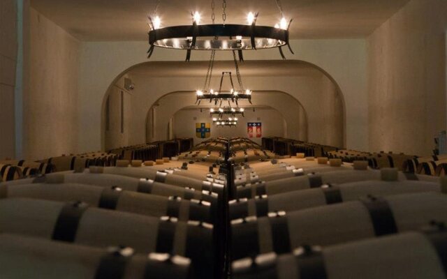 Château La Tour Carnet - B.Magrez Luxury Wine Experience