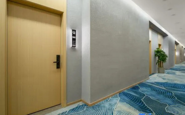 Xingyuan River View Hotel