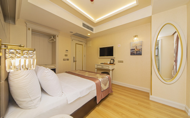 Grand Naki Hotel