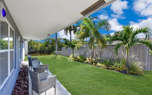 Stylish Duplex Apartment on Canal, Fort Lauderdale