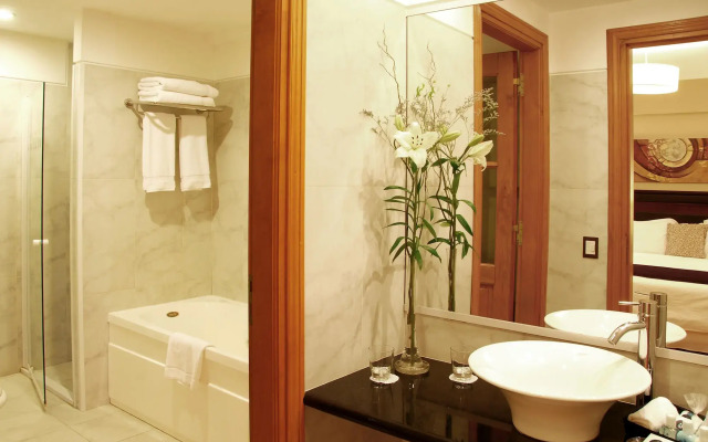 Alma del Lago Suites & Spa