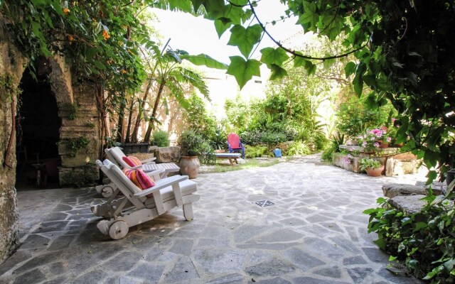 Great Romantic Village House in the Center of Felanitx and not far From the sea