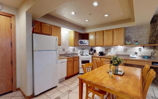 Laurelwood Condominiums Studio Premier 203