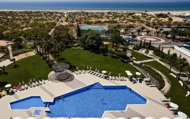 Отель Ozadi Altura Beach Resort