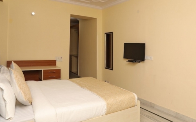 OYO 9948 Hotel Apple Pie