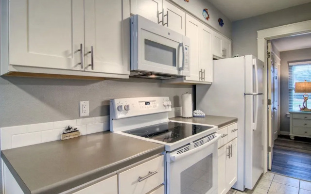 Courtyard #106 - 1 Br Condo