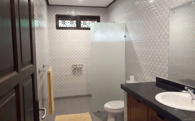 Nyoman Sandi Guest House