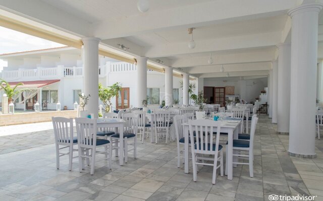 Mrs Chryssana Beach Hotel