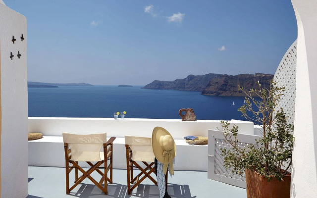 Liakada Oia Suites