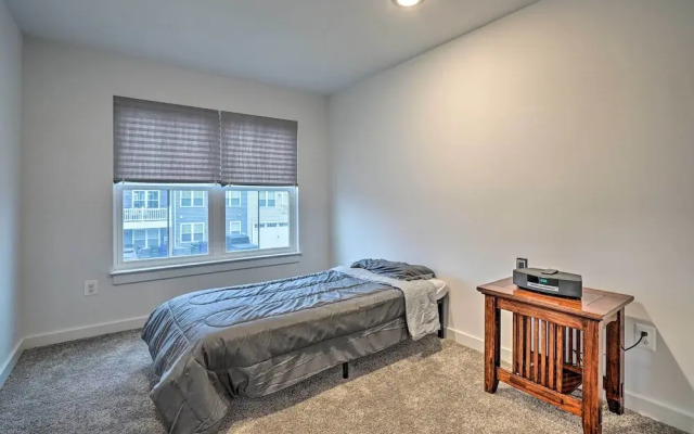Modern Townhome 4 Mi to Downtown Frederick!