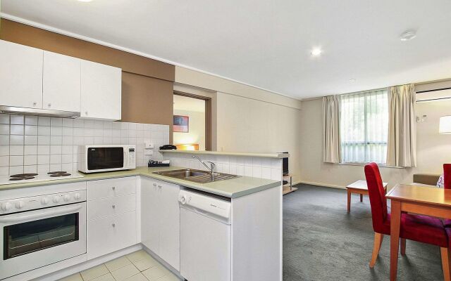 Knox International Hotel & Apartments