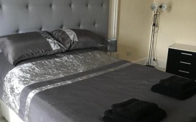Sandy Pad's Apartments