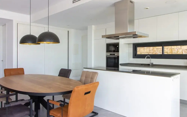 Villa Esmeralda 20 by Bookaparadise