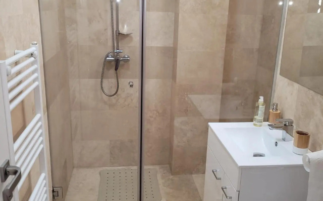 Lovely Apartment Near City Center (w/ Parking)