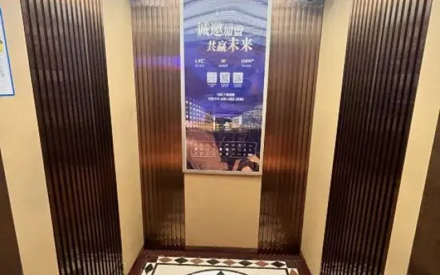 Vienna 3 Best Hotel (Jiangmen Enping Stadium)
