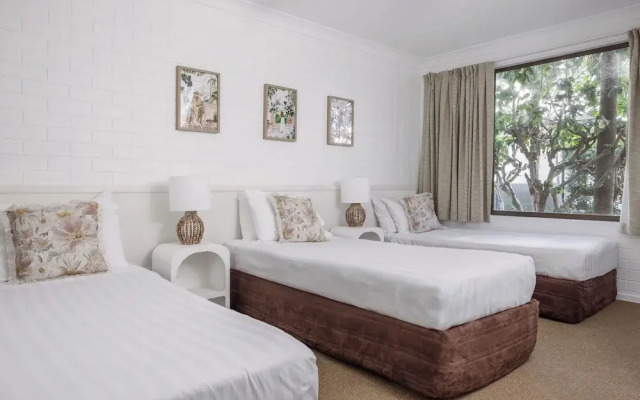 Main Beach Apartments