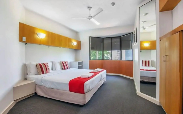 Tiki Hotel Surfers Paradise