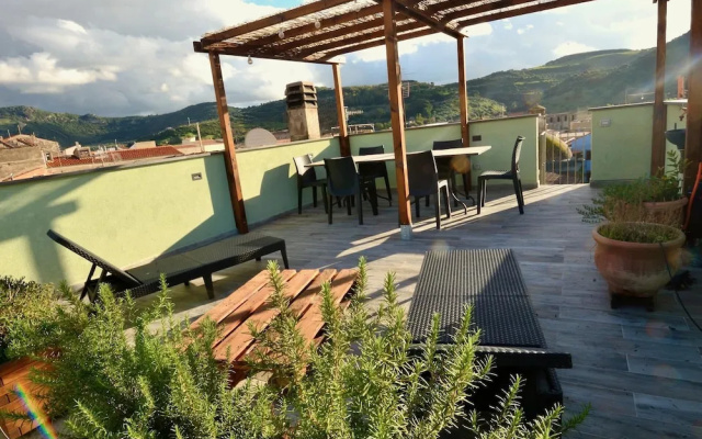 Large, Authentic 2-bed Apartment, Panoramic Views