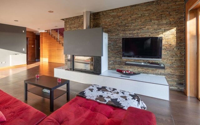 Lovely Holiday Home With Garden