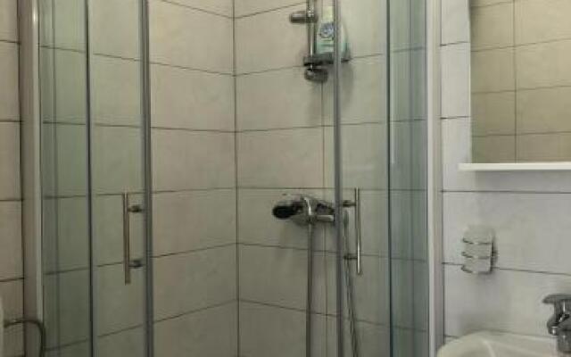 Apartments & Rooms Nardin
