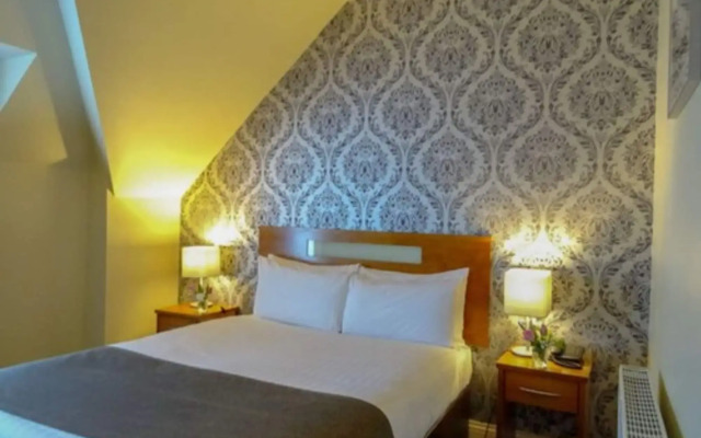 Raheen Woods Hotel