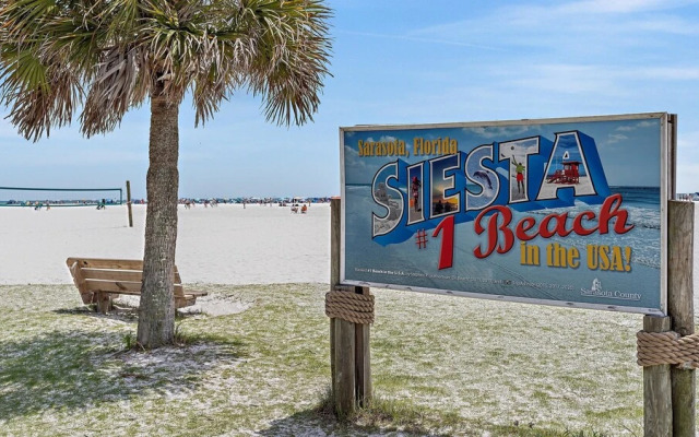 Beach Way Getaway 2 Bedroom Condo by RedAwning