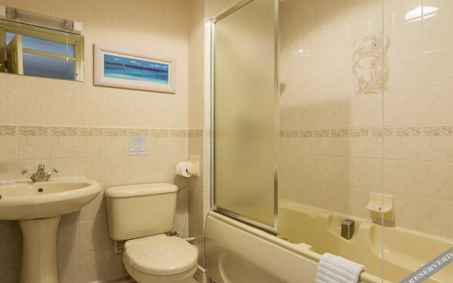 Quay Holidays - Harbourside Park