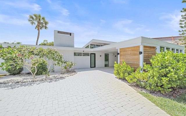 The Windward House 3 Bedroom Home by RedAwning