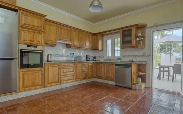 8-bed Villa in Vilamoura-sleeps-playground-pool