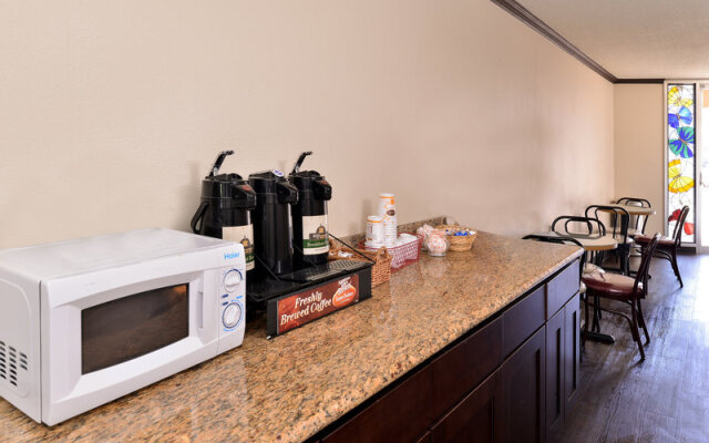 Rodeway Inn & Suites