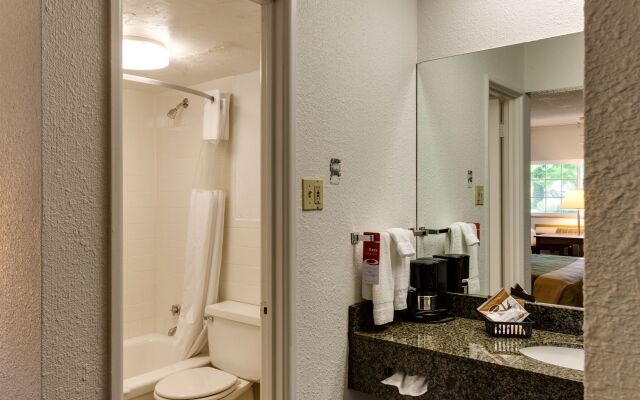 Econo Lodge Inn & Suites Spokane