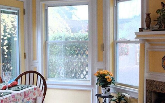 Southern Charm Lodging