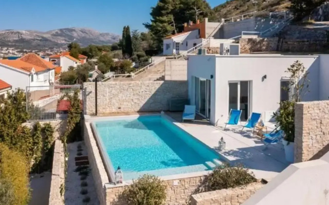 Modern Villa With Pool Nancy