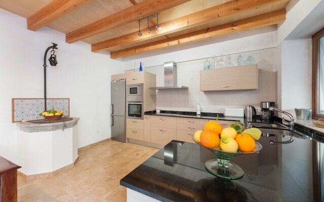 CAL TIO - Chalet With Terrace in Caimari. Free Wifi