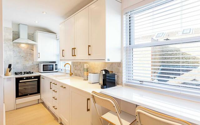 Stylish Apartment In Leafy Richmond
