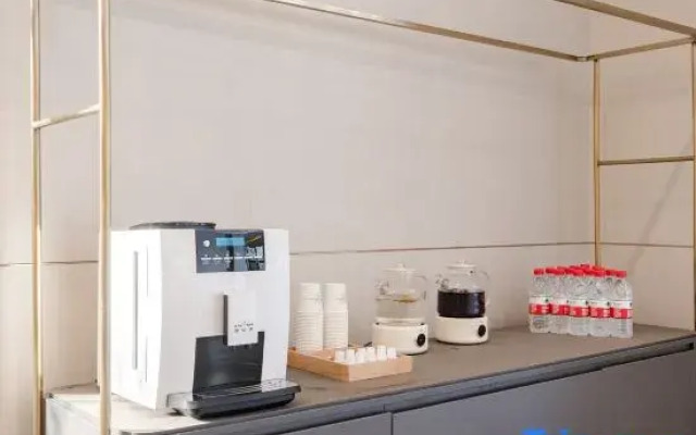 Starway Hotel (Xinxiang Xinfei Avenue Pangdonglai Sanpang)