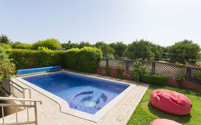 Quarteira Villa With Private Heated Pool and Pool Table