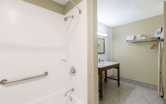 Days Inn & Suites by Wyndham Big Spring