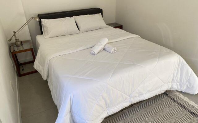 150m da Praia de Jurere - Excelente Apartamento