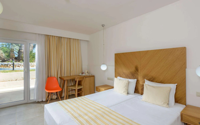 Zeus Hotels Palm Beach