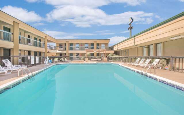 Days Inn by Wyndham Attalla