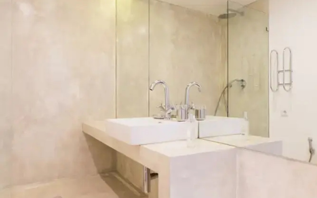 Airy Lapa 2 BR River and Bridge Views AC