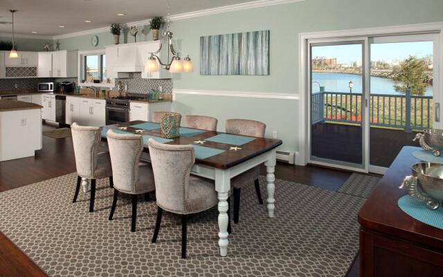 The Beacon Waterfront Inn