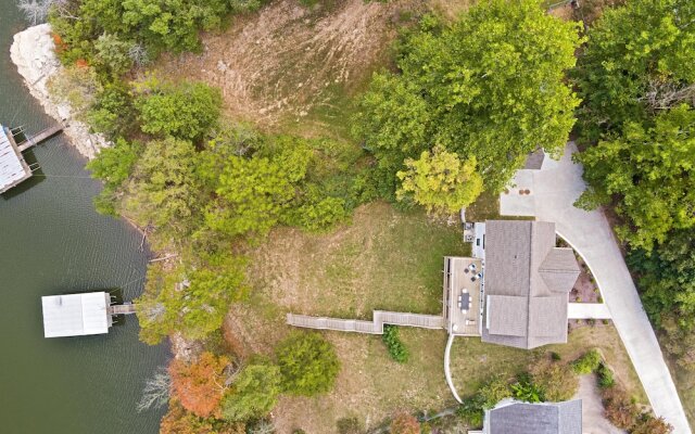The Dogwood · Luxury Hot Tub· Lake Front Access ·