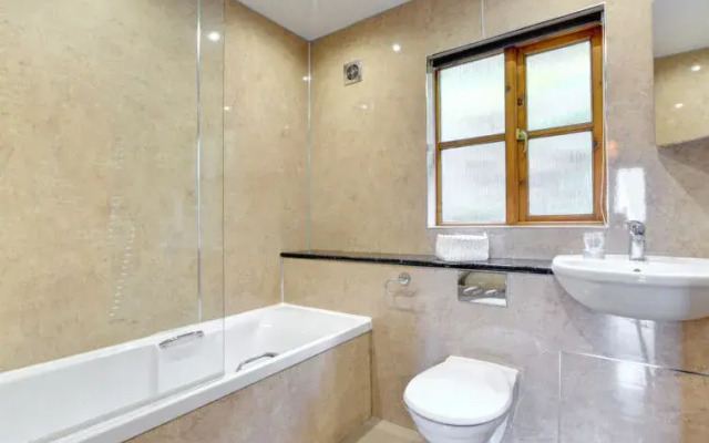 Holiday Home Uwch y Castell