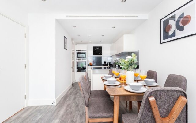 Charming 2BR 2BA Near Tower Bridge