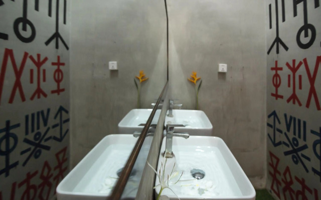 Pool Party Hostel
