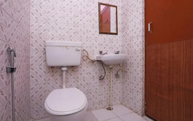 Oyo 18393 Chandra Guest House