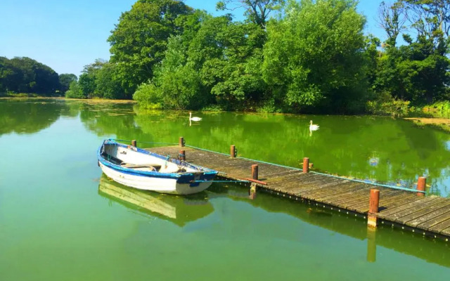 The Lodge by the Lake, Dunbar