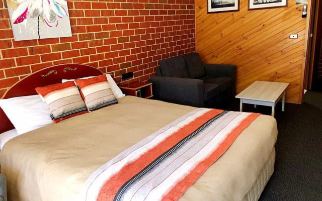 The Elms Motor Inn